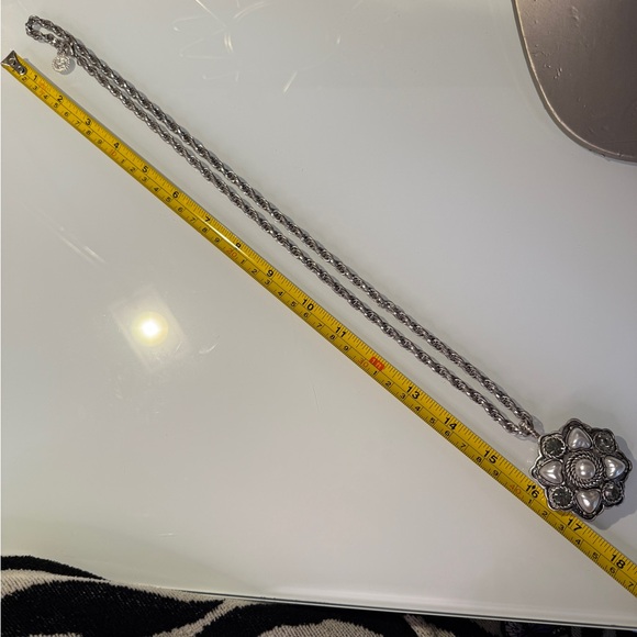 Jessica Simpson Talisman necklace - Picture 8 of 8